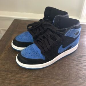 Jordan 1 Retro Royal Youth Size 1Y great condition 100% Authentic